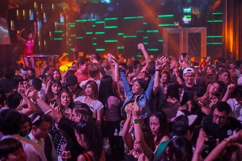 How to Dance at a Club: A Guide to Clubbing Like a Pro